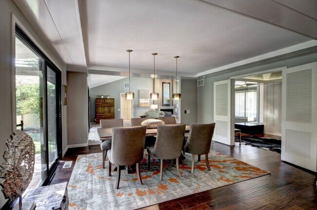 Foto del edificio - Elegant Fully Renovated 3/3 in Fair Oaks!