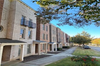 Building Photo - 772 Liberty Commons Dr NW