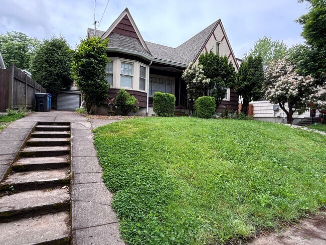 Foto del edificio - Newly updated 4 bedroom house in Laurelhur...