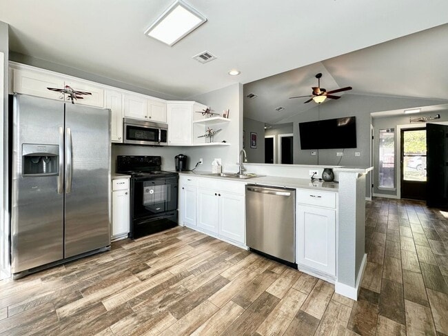 Building Photo - 1003 Markham Ln