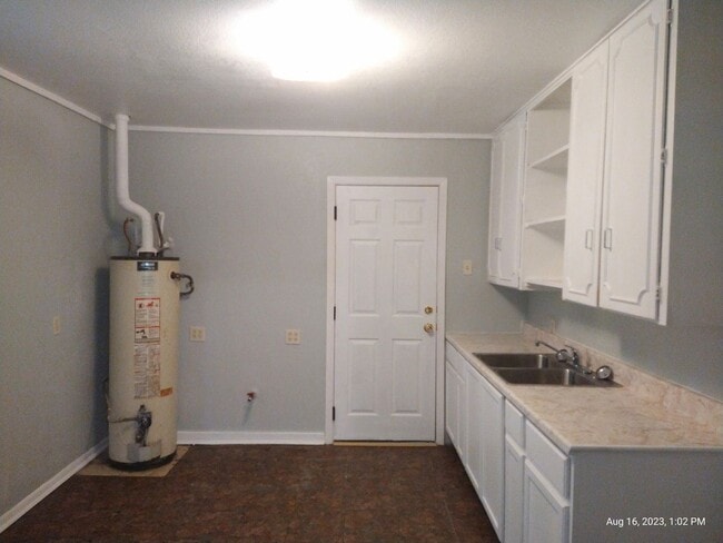Building Photo - 3 br, 1 bath House - 223 Sussex