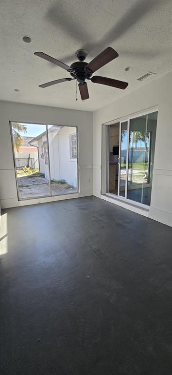 Foto del edificio - 6974 Spinnaker Blvd
