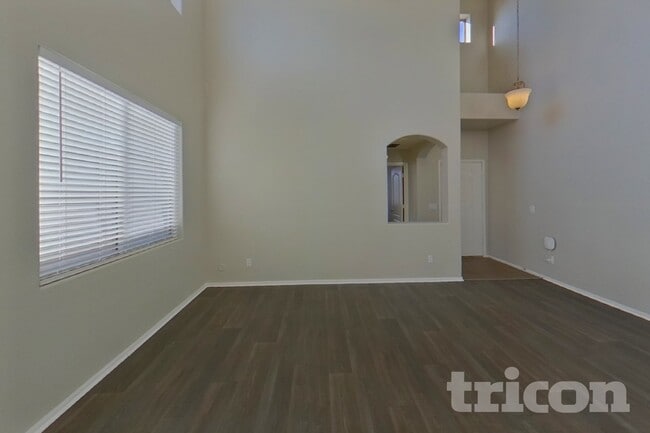 Foto del edificio - 42614 W Venture Rd