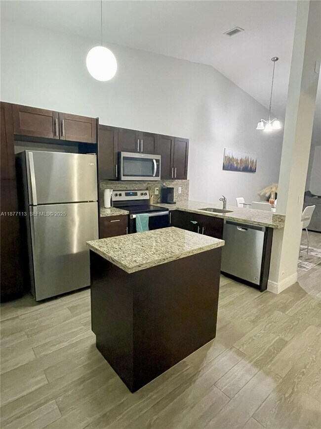 Foto del edificio - 6735 NW 193rd Ln