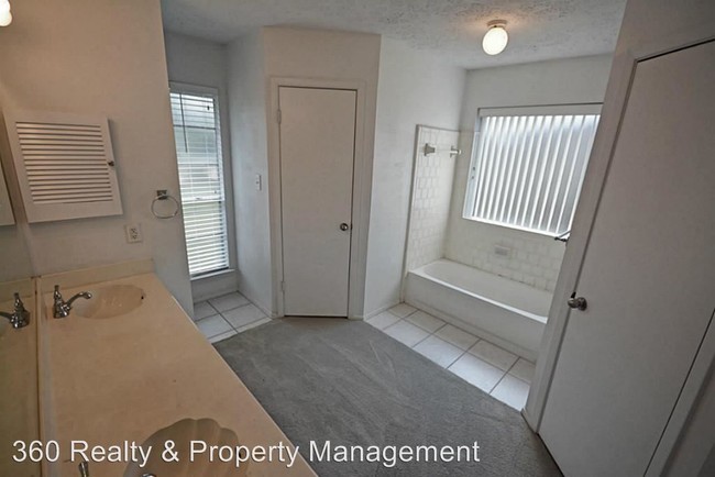 Building Photo - 13411 Tara Oak Dr