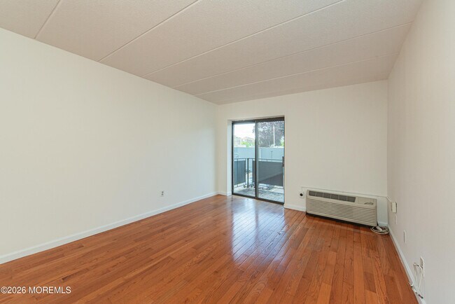 Building Photo - 5 Linden St