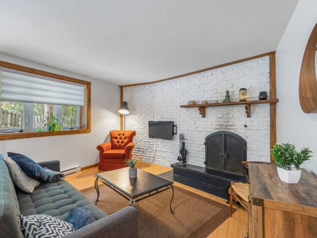 Building Photo - 2192 Montée Prédéal Trudeau-SI ID1297494P