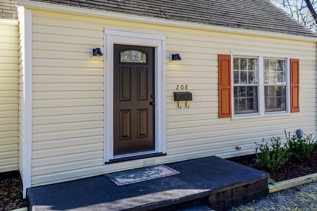 Building Photo - Amazingly large 2 bedroom home with fenced yard!