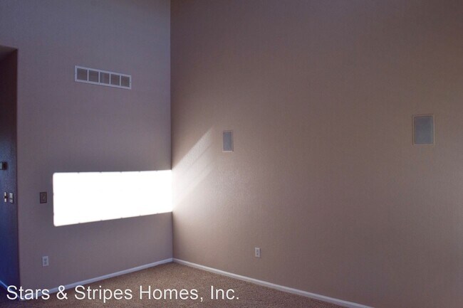 Building Photo - 3 br, 2.5 bath House - 1023 Mulberry Lane