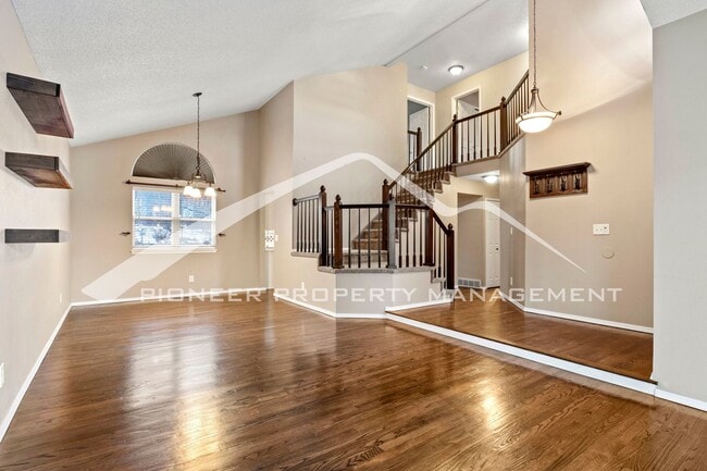 Foto del edificio - Beautiful 3bd/2.5 bath home with a peaceful backyard, AC, and 2.5 car garage near Ute Valley Park