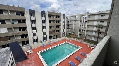 Building Photo - 10000 NW 80th Ct