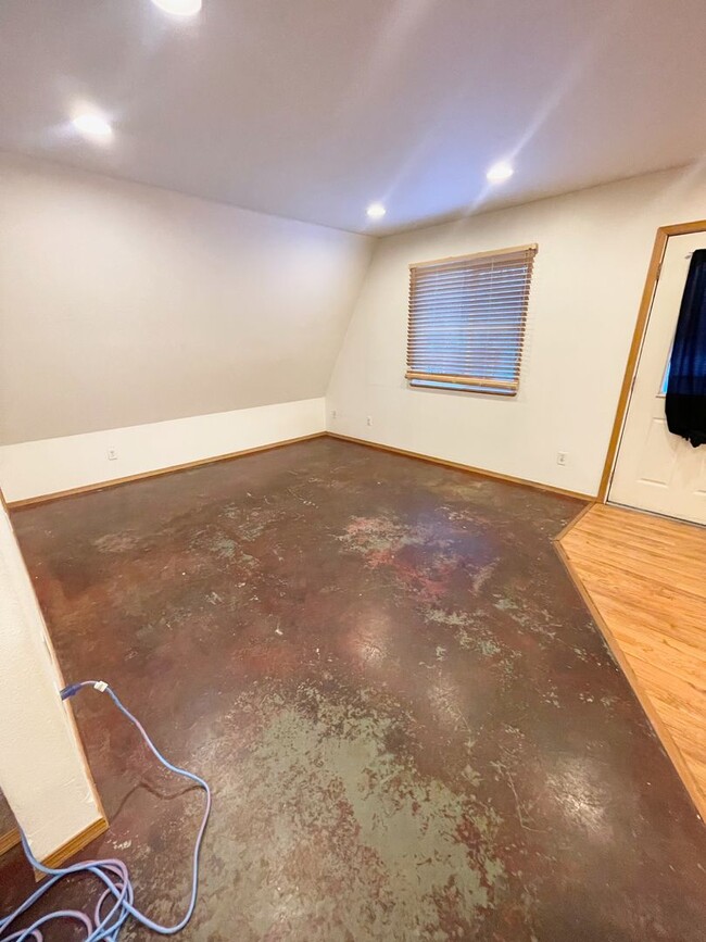 Building Photo - 3bd A-Frame for Rent in North Pole! Fuel I...