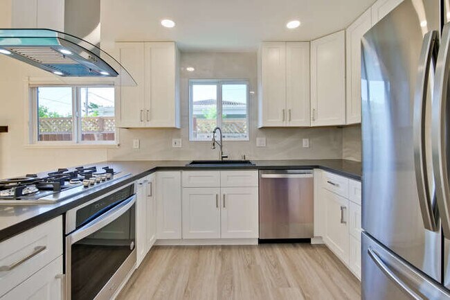 Building Photo - 636 Ginden Dr