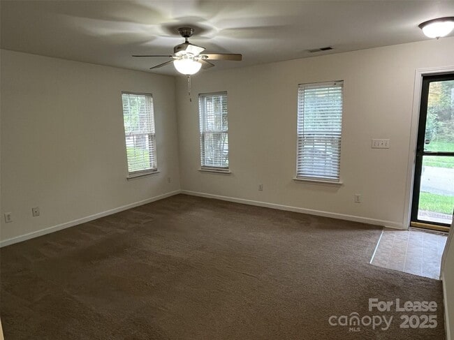 Building Photo - 688 Continental Dr
