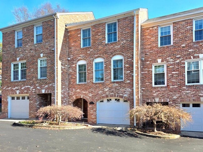 Photo - 117 Shooters Ct Townhome