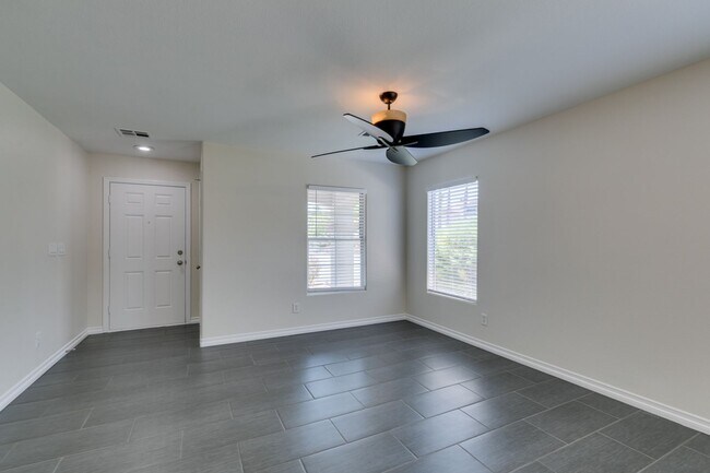 Building Photo - Charming home in North West!