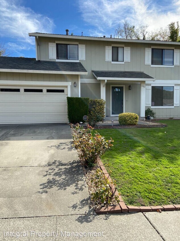 Primary Photo - 4 br, 2.5 bath House - 2263 Lupine Road