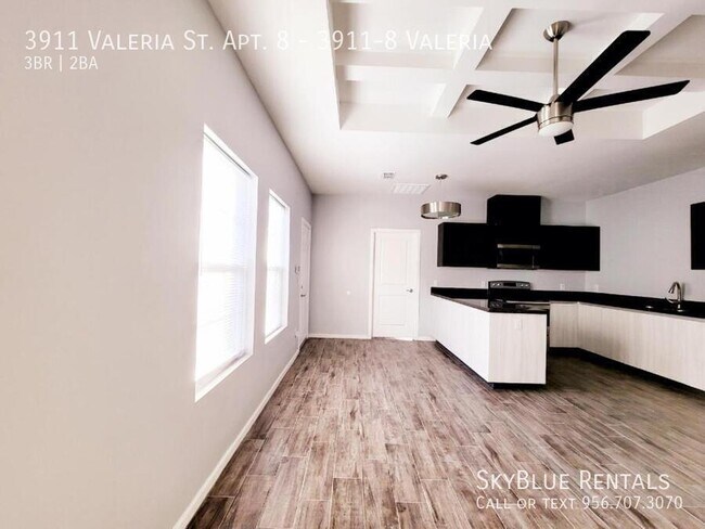 Building Photo - 3911 Valeria St