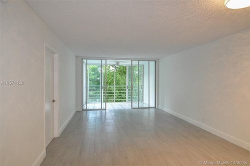 Foto del edificio - 9325 Lagoon Pl