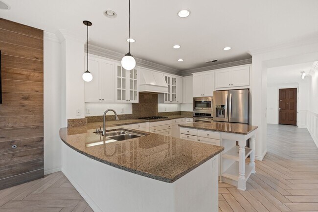 Building Photo - 2705 Plumeria Dr