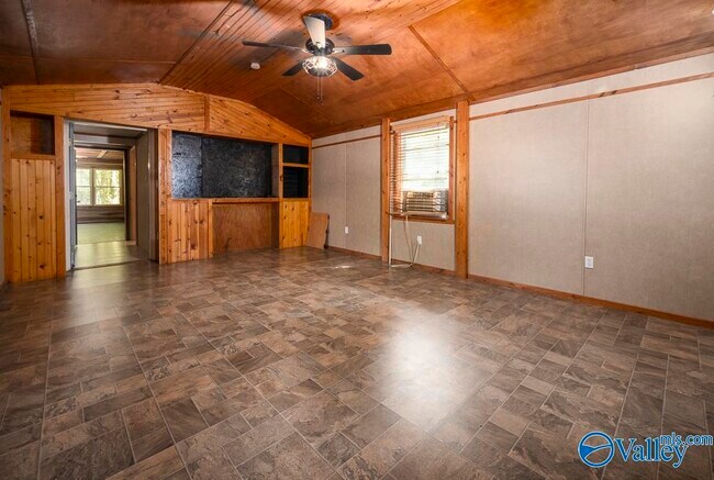 Foto del edificio - 2063 Baker Mountain Rd