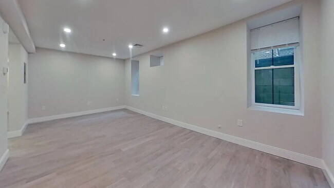 Building Photo - AMAZING 2 BED IN EAST BOSTON