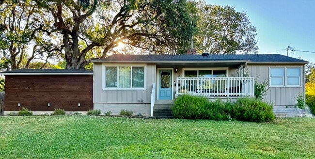 Building Photo - 217 Eastwood Dr