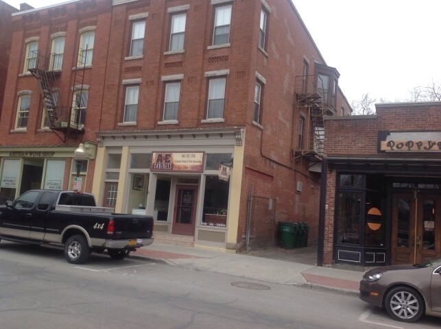 Foto principal - 182 Main St
