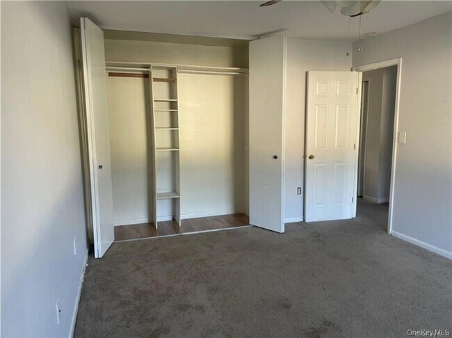 Foto del edificio - 32 Scarborough Ln