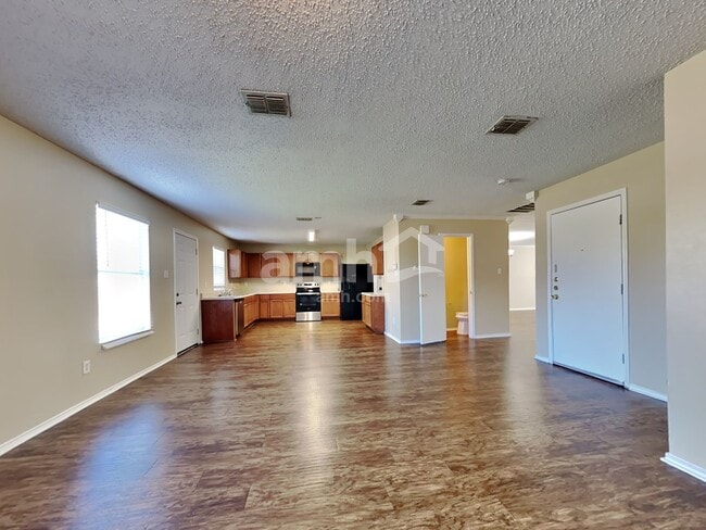 Building Photo - 3004 Cesareo Dr