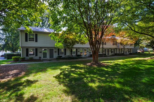 Building Photo - Lexington Commons