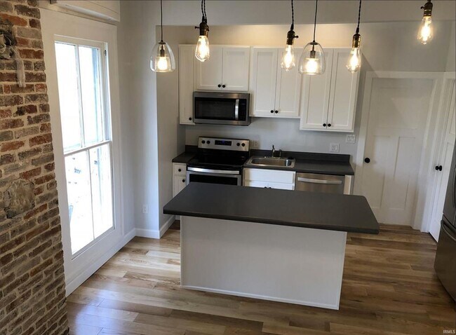 Foto del edificio - 726 W 6th St