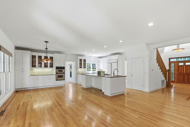 Foto del edificio - Gorgeous 5-Bedroom Los Gatos Home