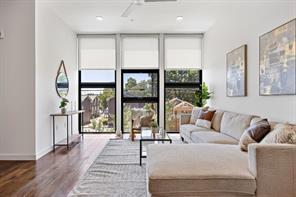 Foto del edificio - 1322 E 12th St