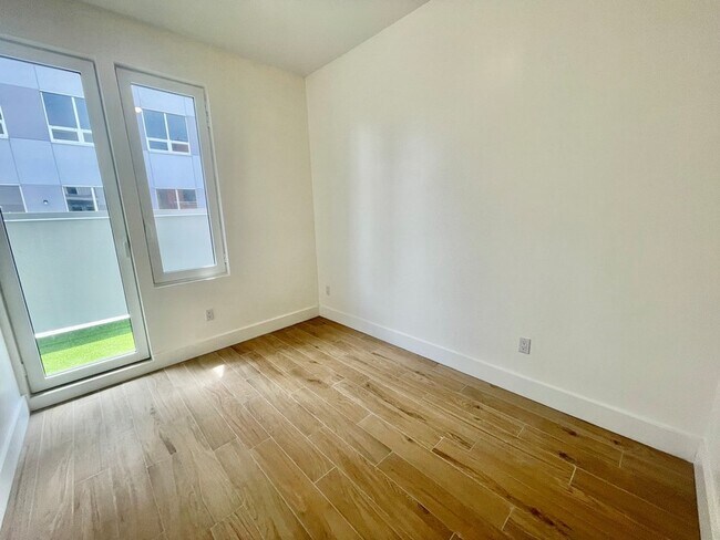 Foto del edificio - 1055 63rd St