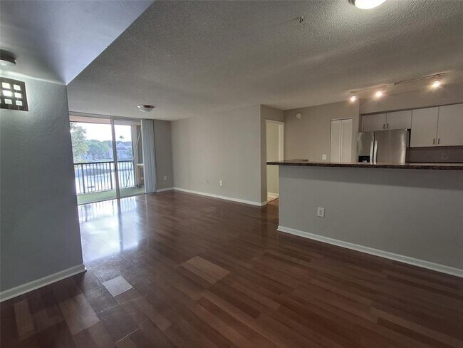 Foto del edificio - 4836 N State Rd 7