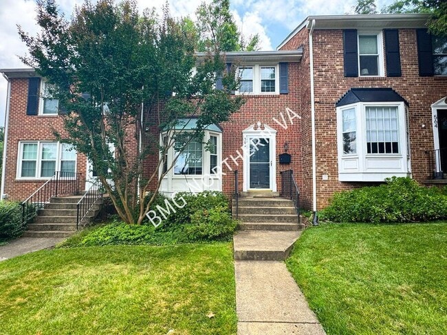 Photo - 566 Windover Ave NW- House