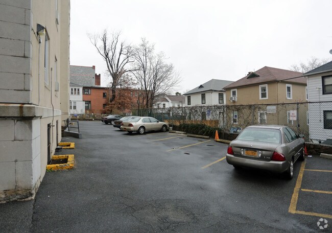 Foto del edificio - Kings Court Apartments