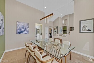 Building Photo - 8161 Round Hills Cir