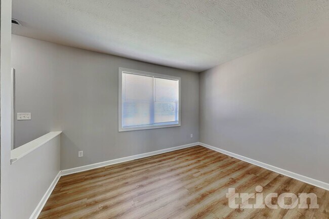 Foto del edificio - 5426 Basin Park Dr
