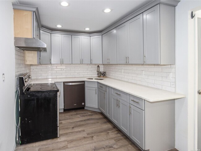 Building Photo - 139 Van Nostrand Ave