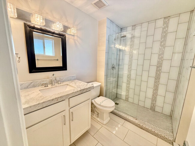 Building Photo - Urban Chic Two-Bedroom For Lease!!