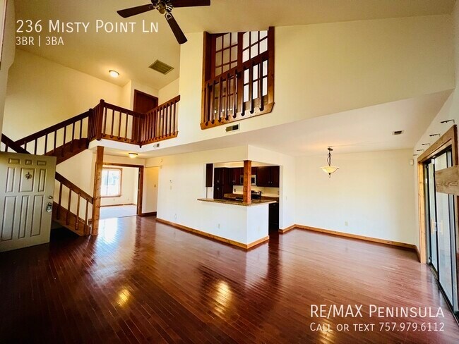 Building Photo - End Unit Condo 5min to Fort Eustis!