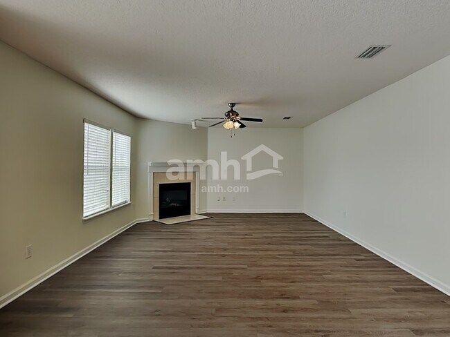 Foto del edificio - 14070 Eagle Feathers Dr