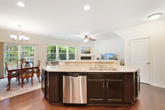 Foto del edificio - Incredible 3be/2.5ba House In Quiet Neighb...