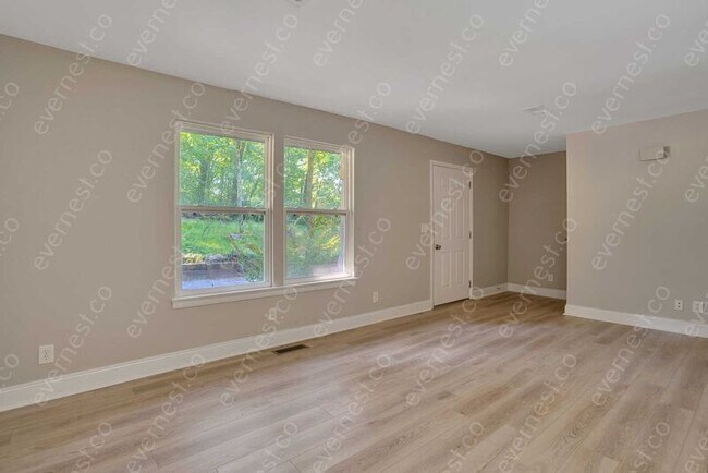 Building Photo - 1461 Palisades Rd
