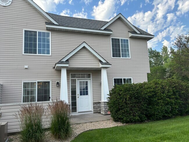 Foto del edificio - 8422 Yukon Cir N
