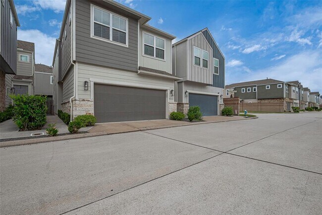 Building Photo - 3115 Planters Peak Dr