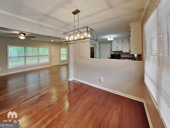 Building Photo - 5730 Deerfield Ln