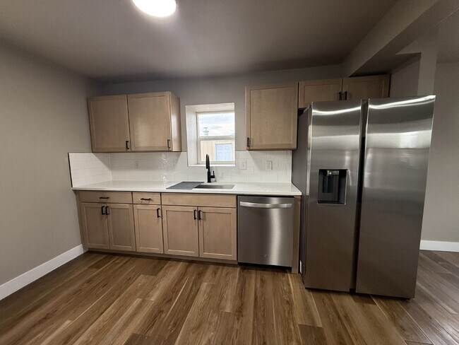 Foto del edificio - Completely Renovated 3-Bedroom Home | Garage & Ample Parking